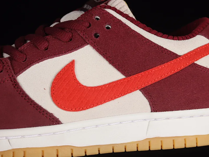 All categories Nk SB Dunk Series Nk SB Dunk Low Low-top sneakers M version Skate Like a Girl x Nk SB Dunk Low joint model Strawberry Bear SB low-top casual sports skateboard shoes DX4589-600